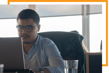 Programador front-end a trabalhar com React JS