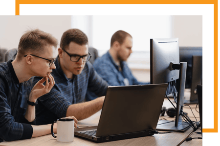 Programadores front-end trabalham em novas interfaces de utilizador
