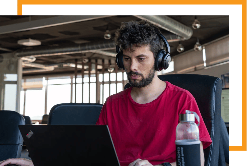 Especialista em integração de IA a trabalhar numa nova ferramenta