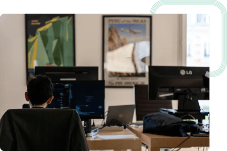 Engenheiro de Cloud implementa uma arquitetura de microsserviços
