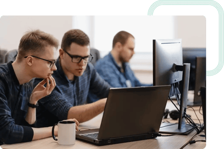 Programadores front-end trabalham em novas interfaces de utilizador