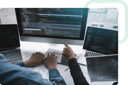 Engenheiros DevOps a implementarem um sistema de monitorização de clusters Kafka