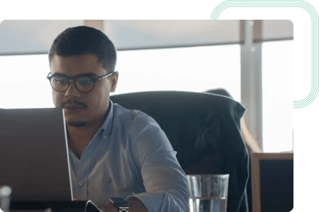 Programador front-end a trabalhar com React JS