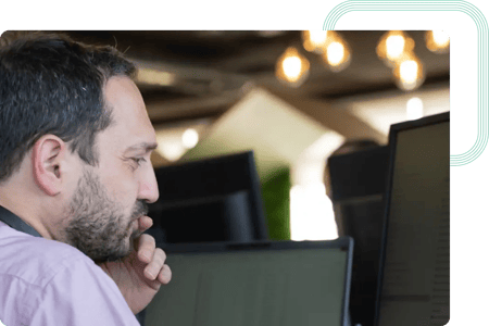 Web Developer a trabalhar no UX da aplicação do cliente