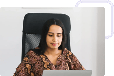 Especialista da Alter Solutions a controlar o desempenho de um software